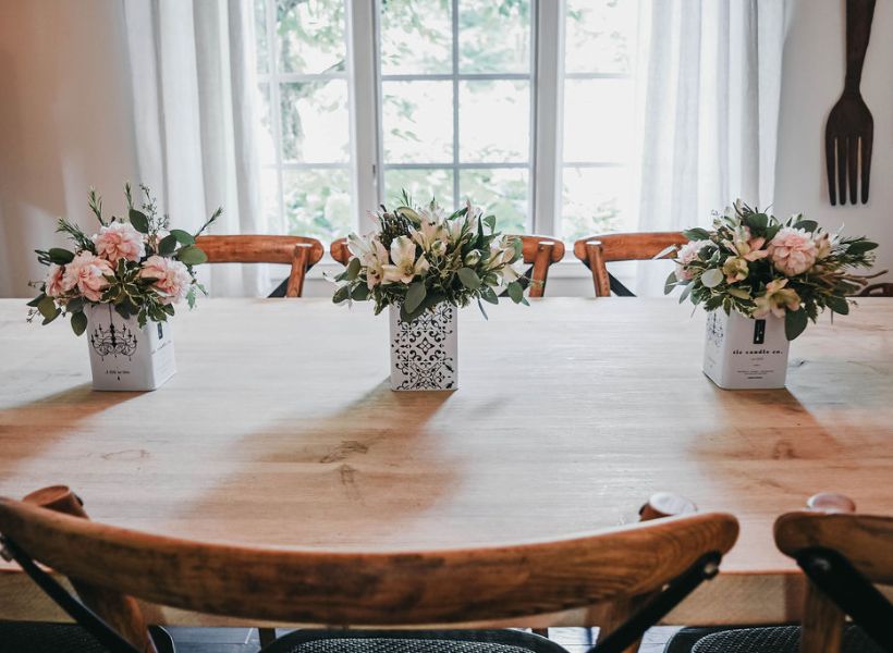 4 Perfect Candle Scents To Have at Your Wedding
